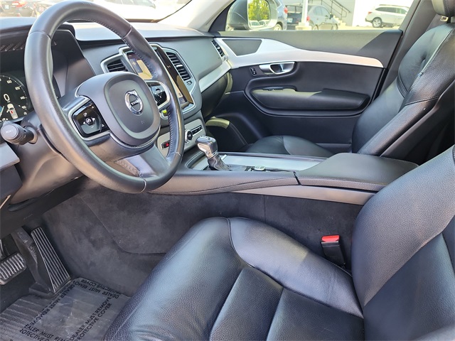 2017 Volvo XC90 T5 Momentum photo 8