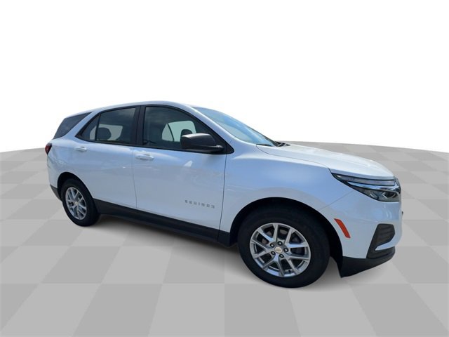 2024 Chevrolet Equinox LS photo 2