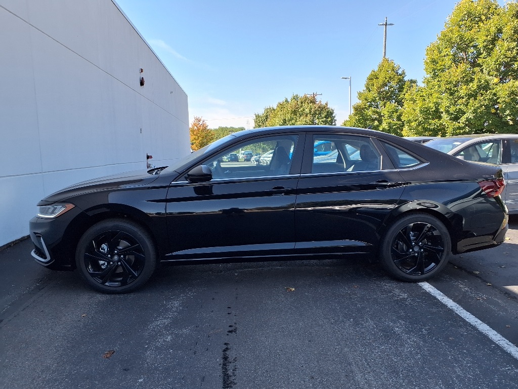 2025 Volkswagen Jetta 1.5T SE photo 3