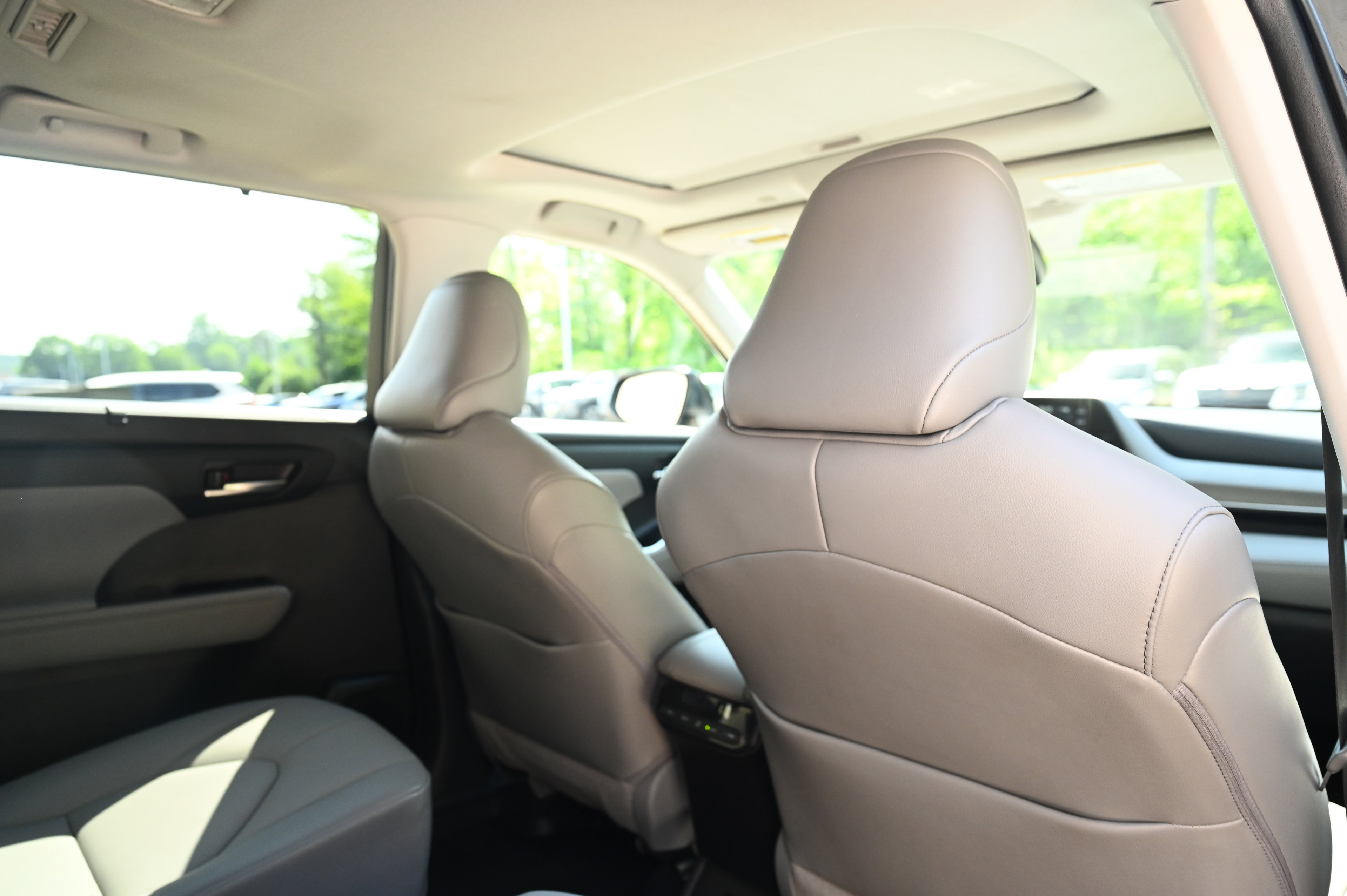 2021 Toyota Highlander XLE photo 31