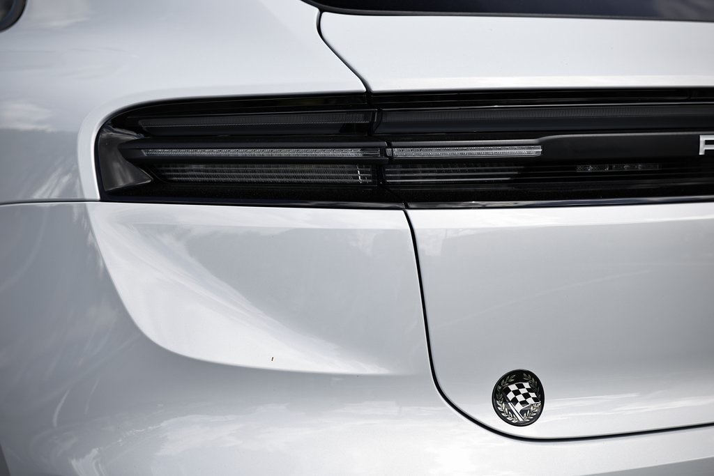 2025 Porsche Macan Electric photo 13