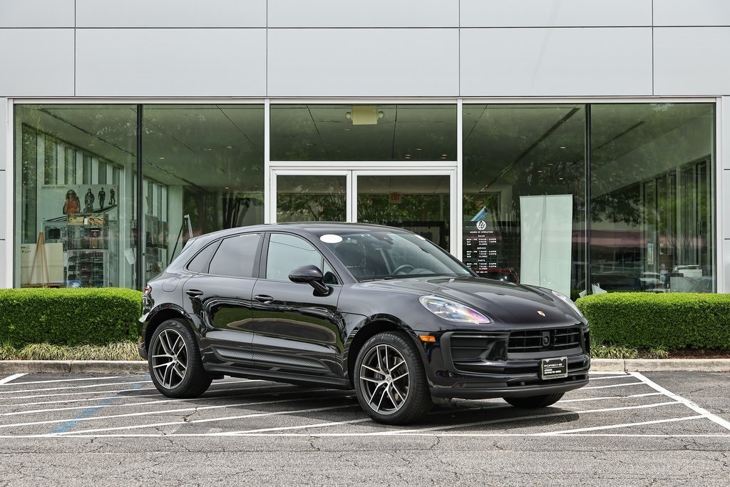 2025 Porsche Macan T photo 9