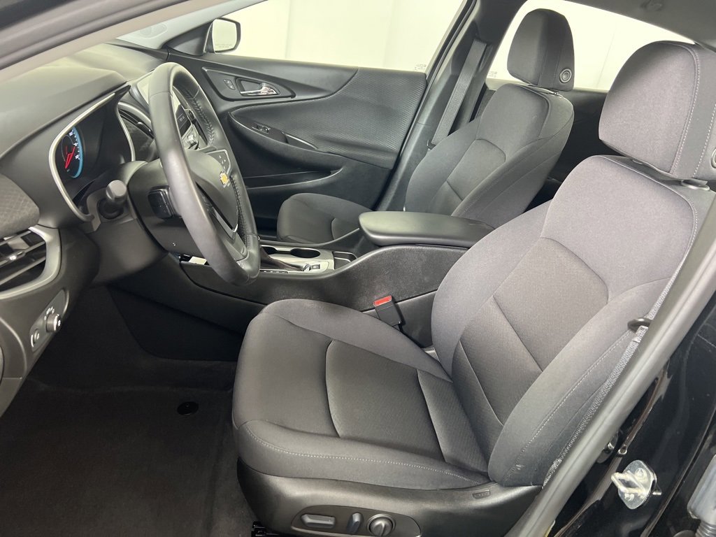 2022 Chevrolet Malibu RS photo 3