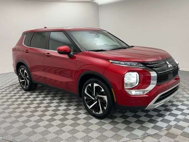 2024 Mitsubishi Outlander SE photo 3