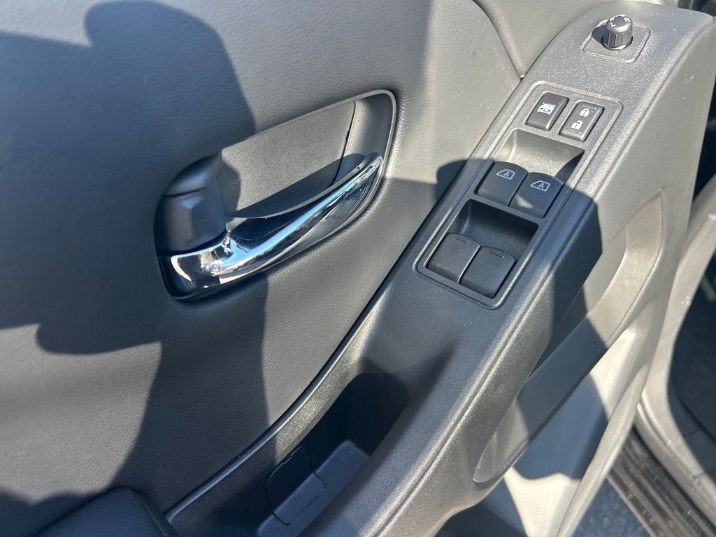 2026 Nissan Frontier SV photo 11