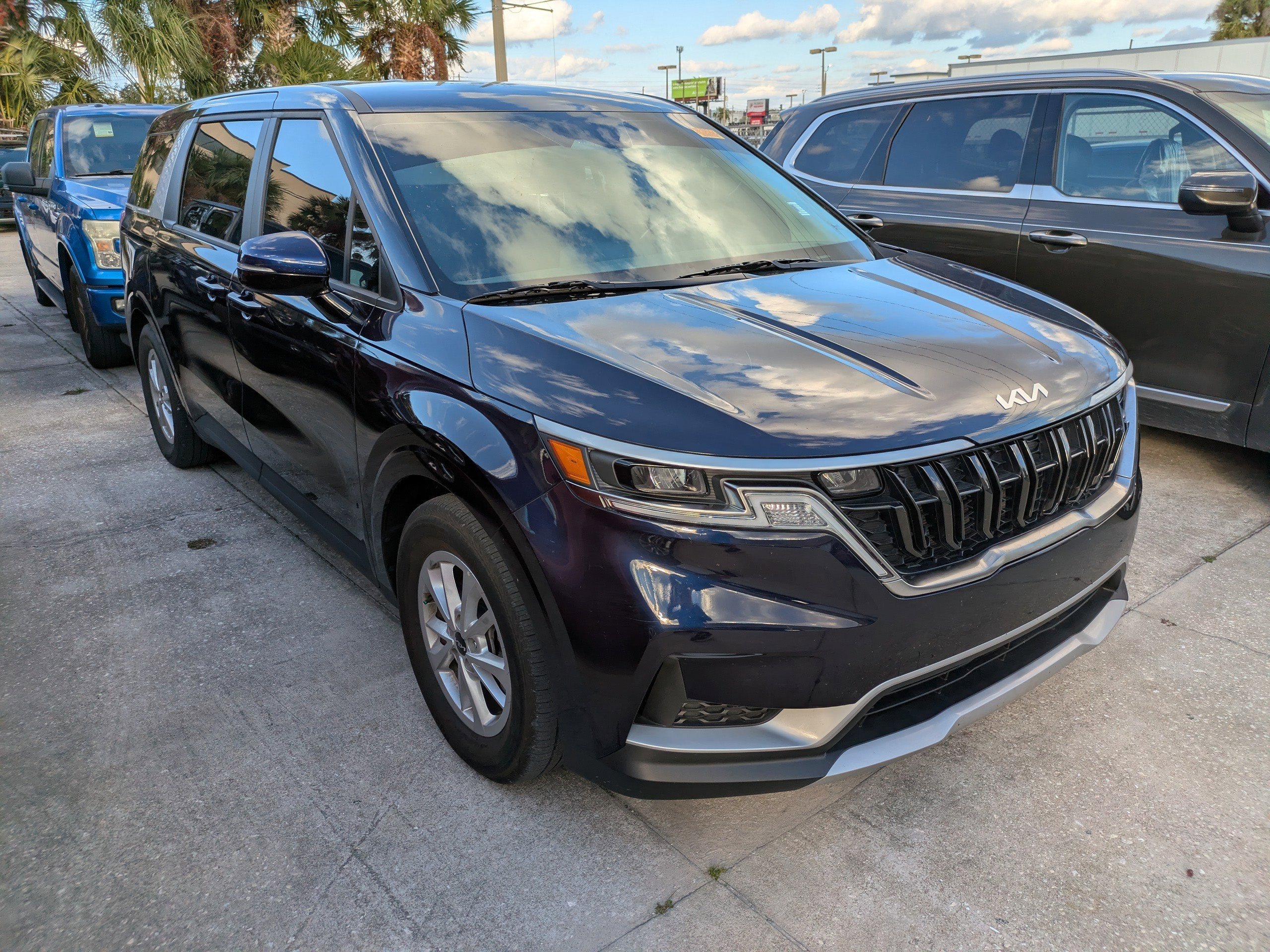 2024 Kia Carnival LX Seat Pkg's photo