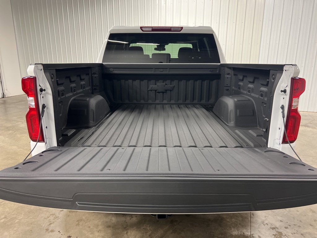 2025 Chevrolet Silverado RST photo 5