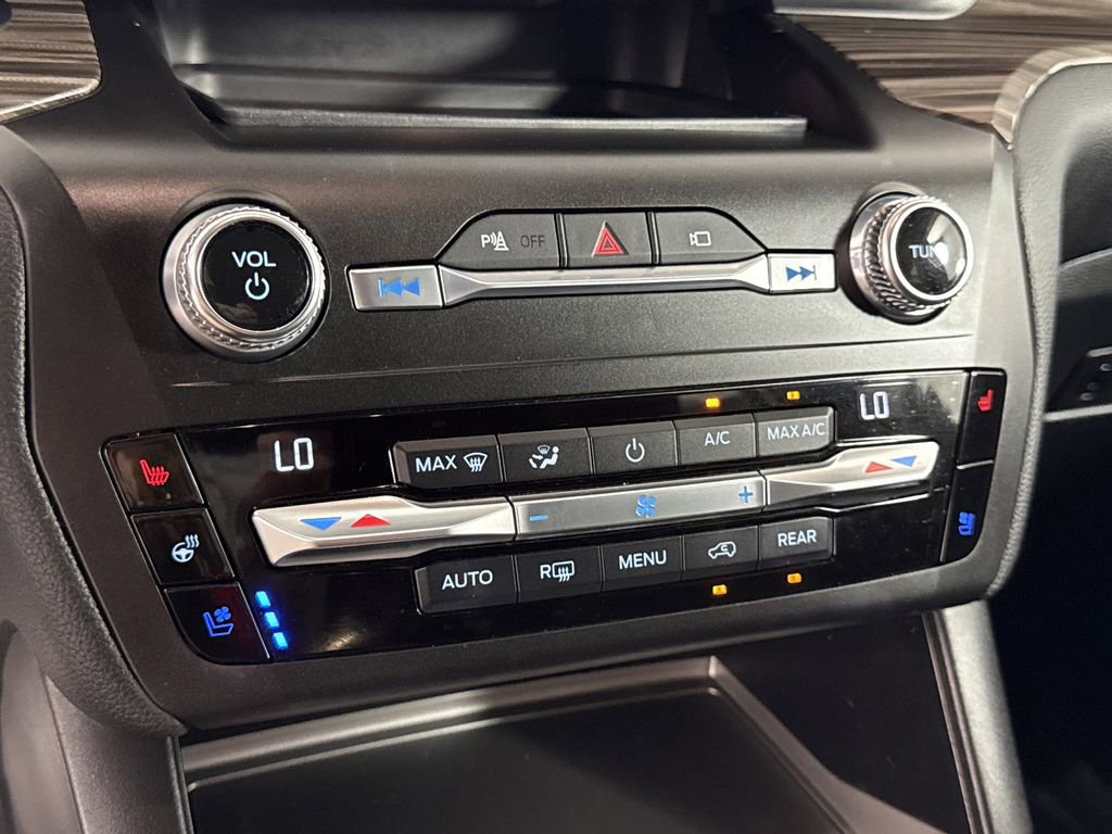 2020 Ford Explorer Limited photo 27