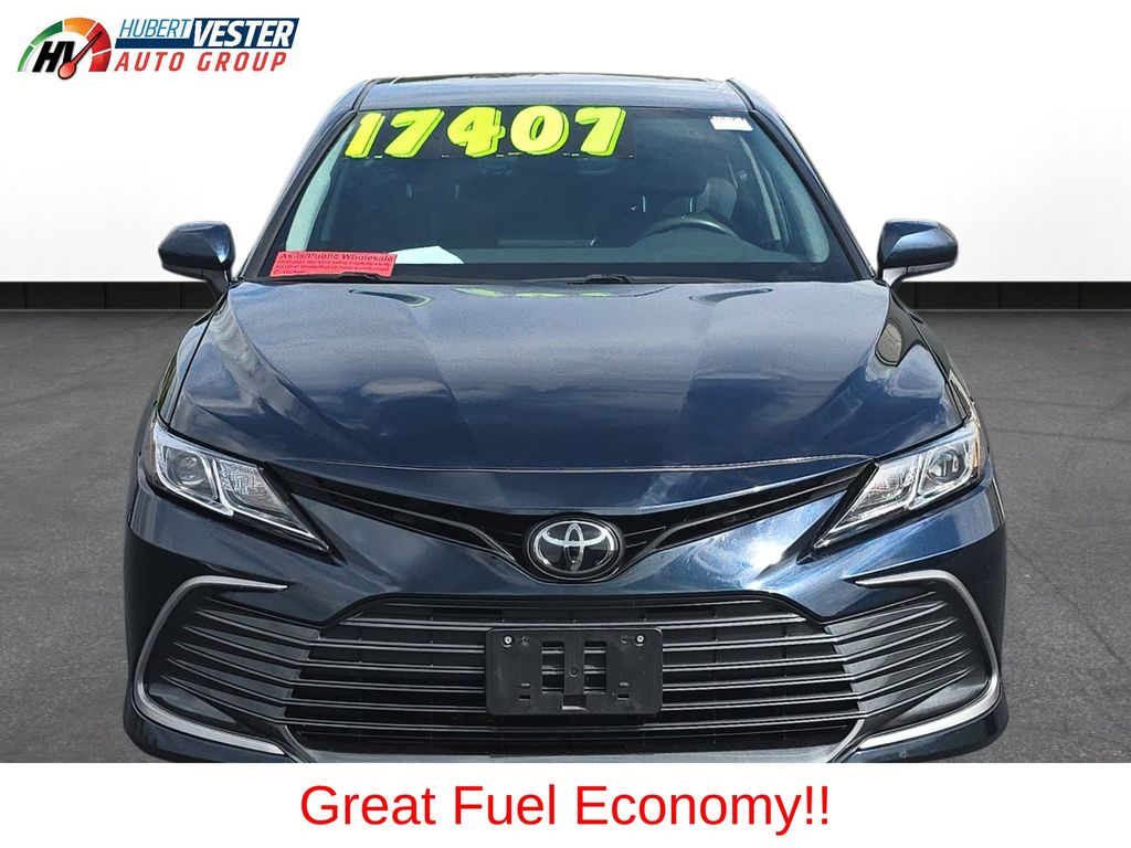 2021 Toyota Camry LE photo 3