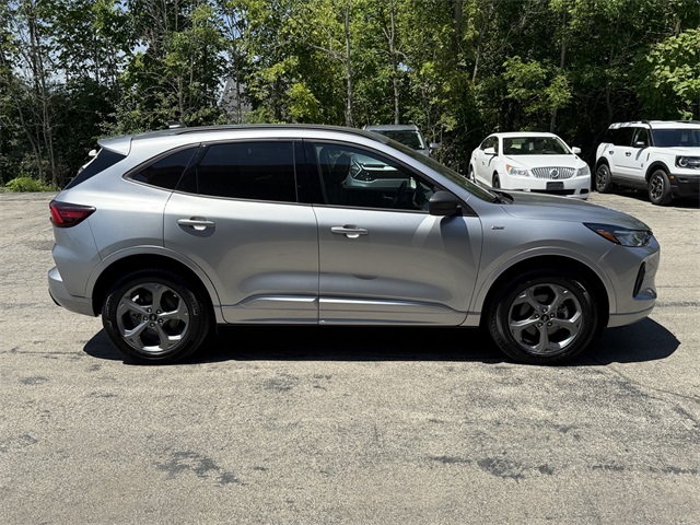 2024 Ford Escape ST-Line photo 2