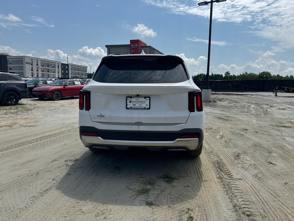 2025 Kia Sorento S photo 4
