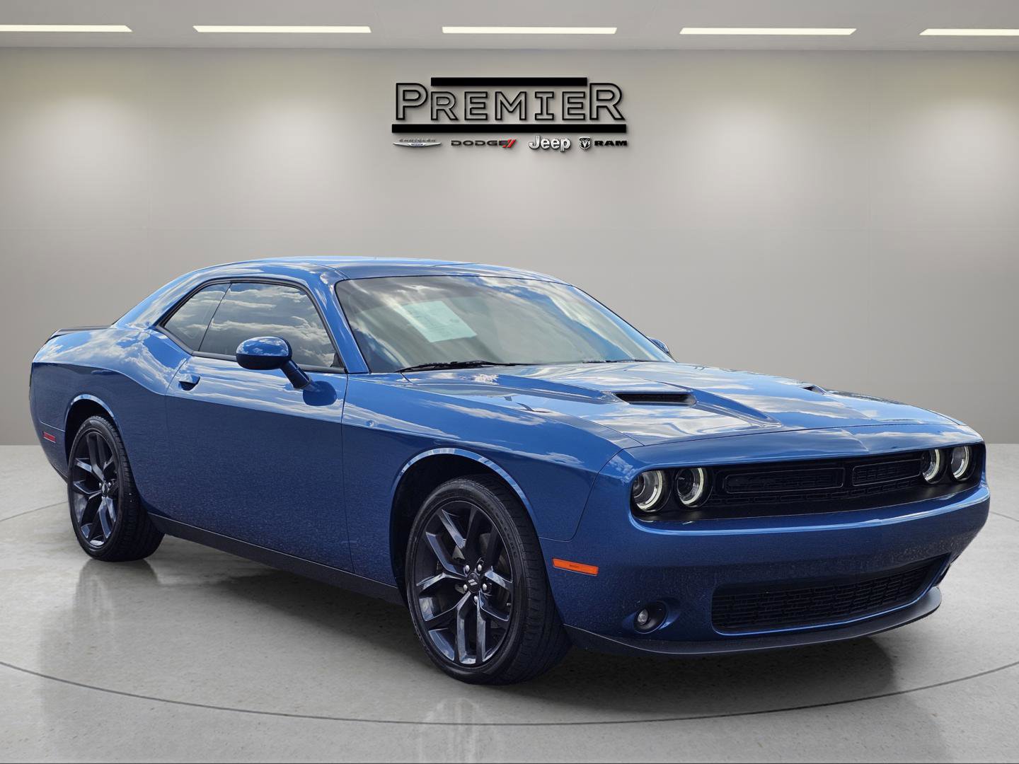 2023 Dodge Challenger SXT photo 4