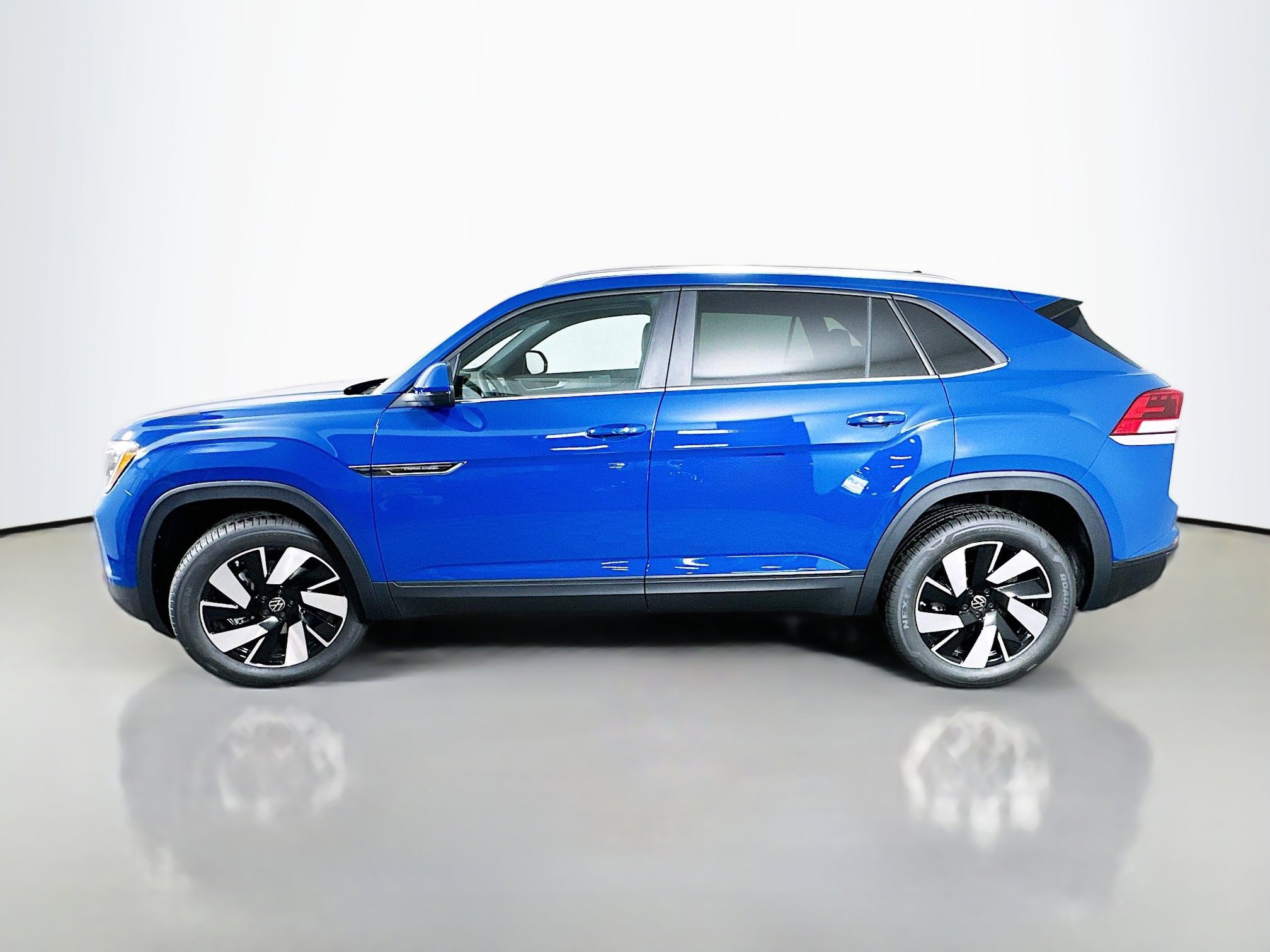 2025 Volkswagen Atlas Cross Sport SE Technology photo 4