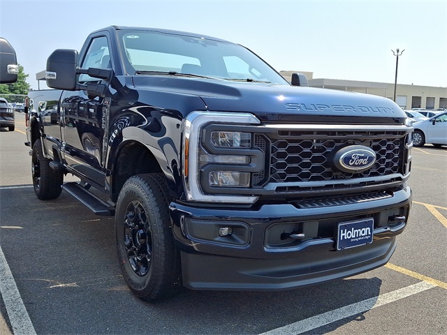 2025 Ford F-350 photo 3