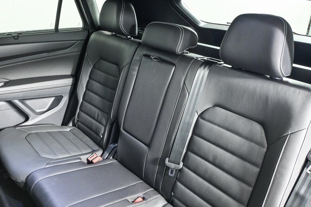 2025 Volkswagen Atlas Cross Sport SEL R-Line photo 18