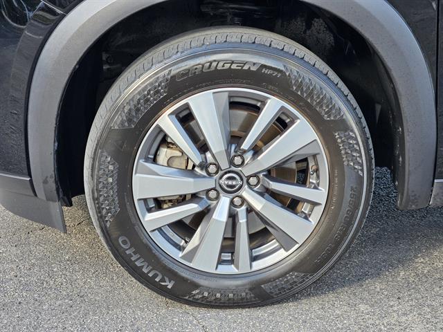 2023 Nissan Pathfinder SL photo 5