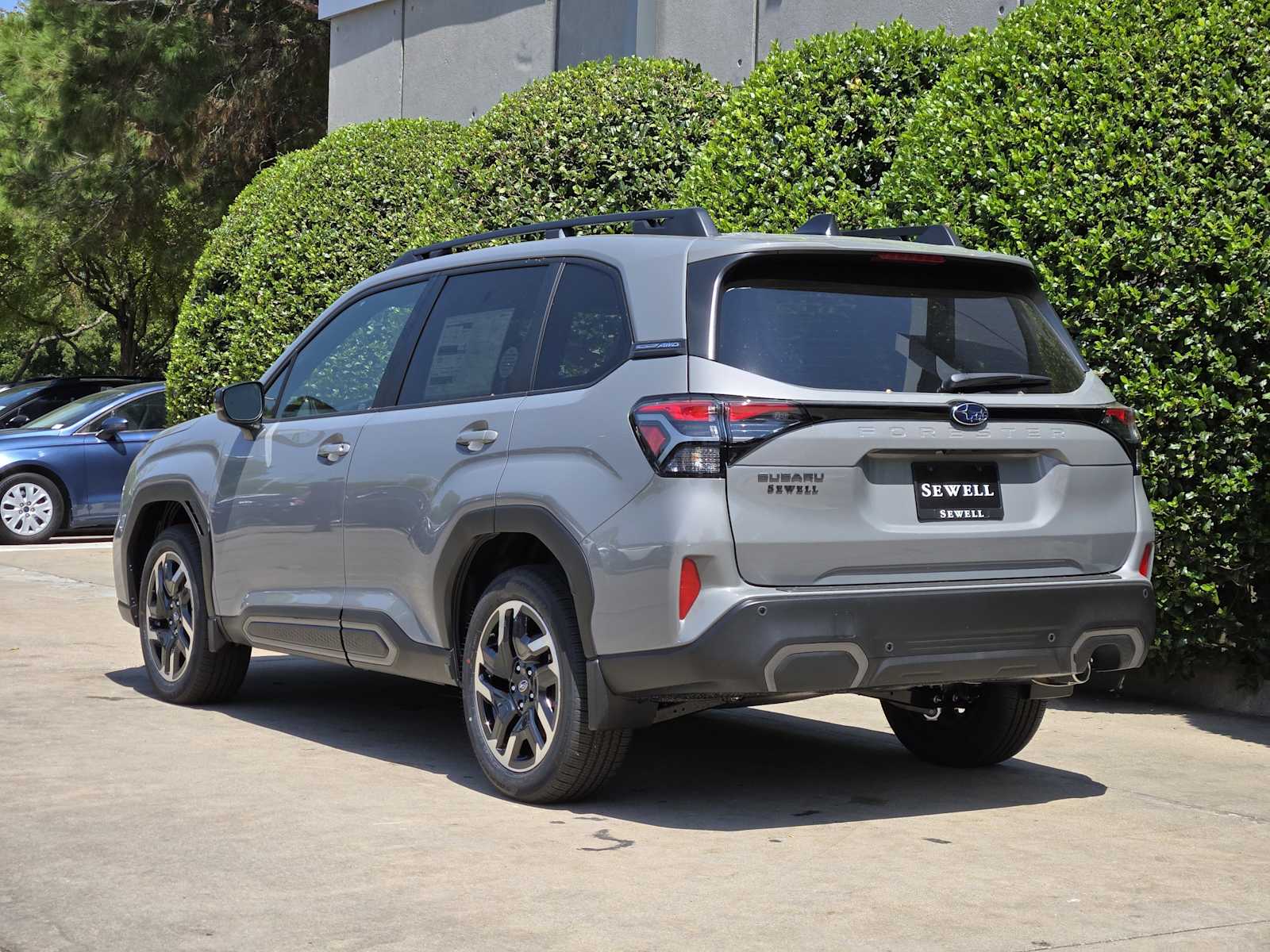 2025 Subaru Forester Premium photo 4