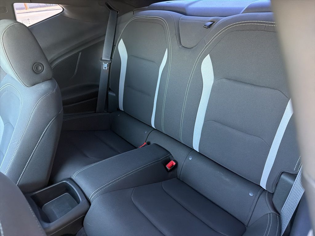 2018 Chevrolet Camaro 1LT photo 19