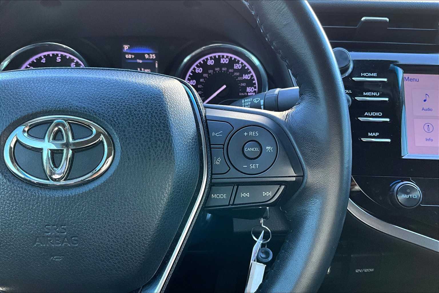 2020 Toyota Camry SE photo 22