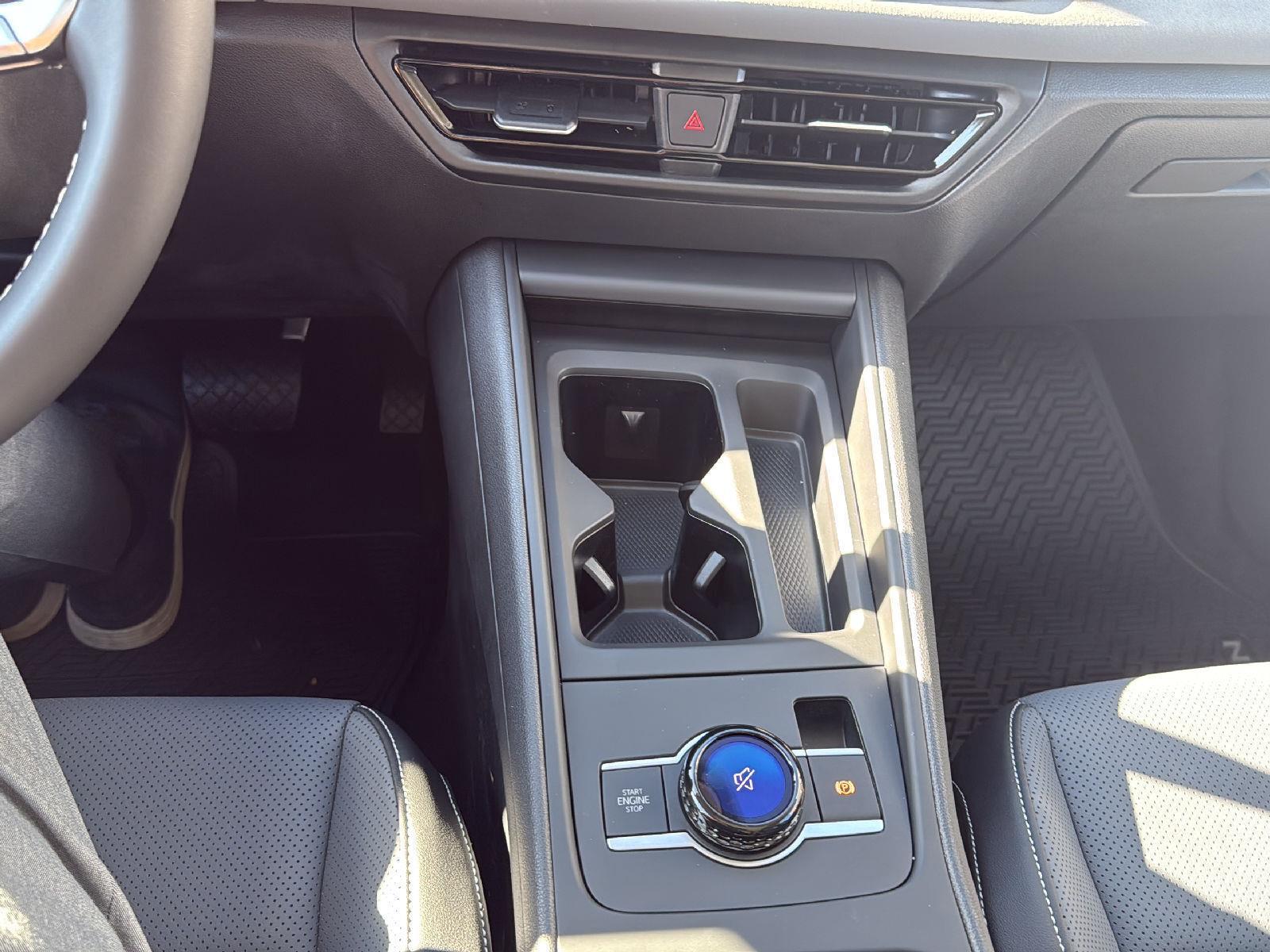 2025 Volkswagen Tiguan SE photo 15