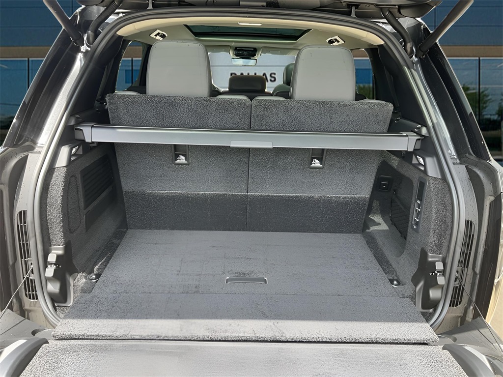 2025 Land Rover Range Rover SE photo 16