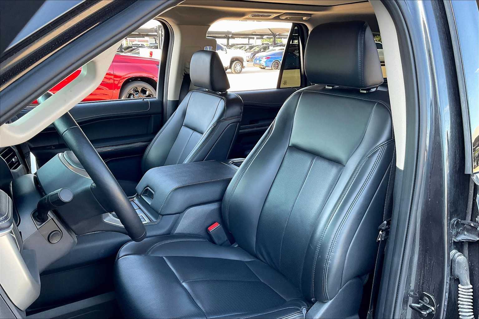2024 Ford Expedition XLT photo 6