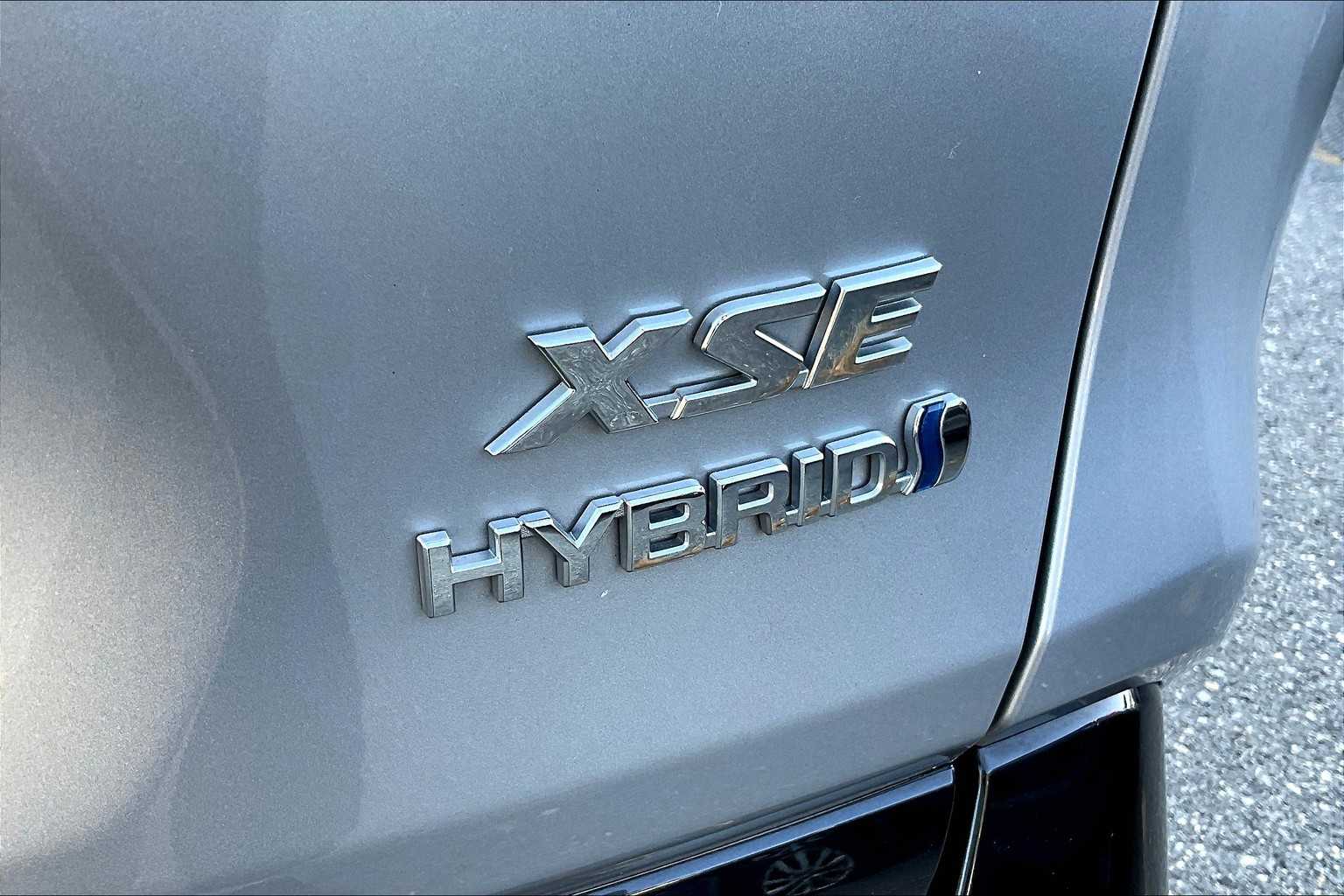 2021 Toyota RAV4 Hybrid XSE photo 9