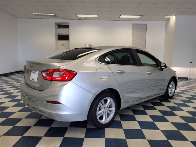 2017 Chevrolet Cruze LT photo 11