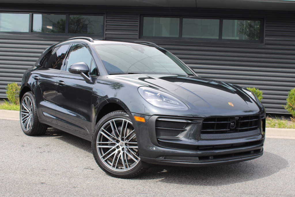 2025 Porsche Macan Base photo 9
