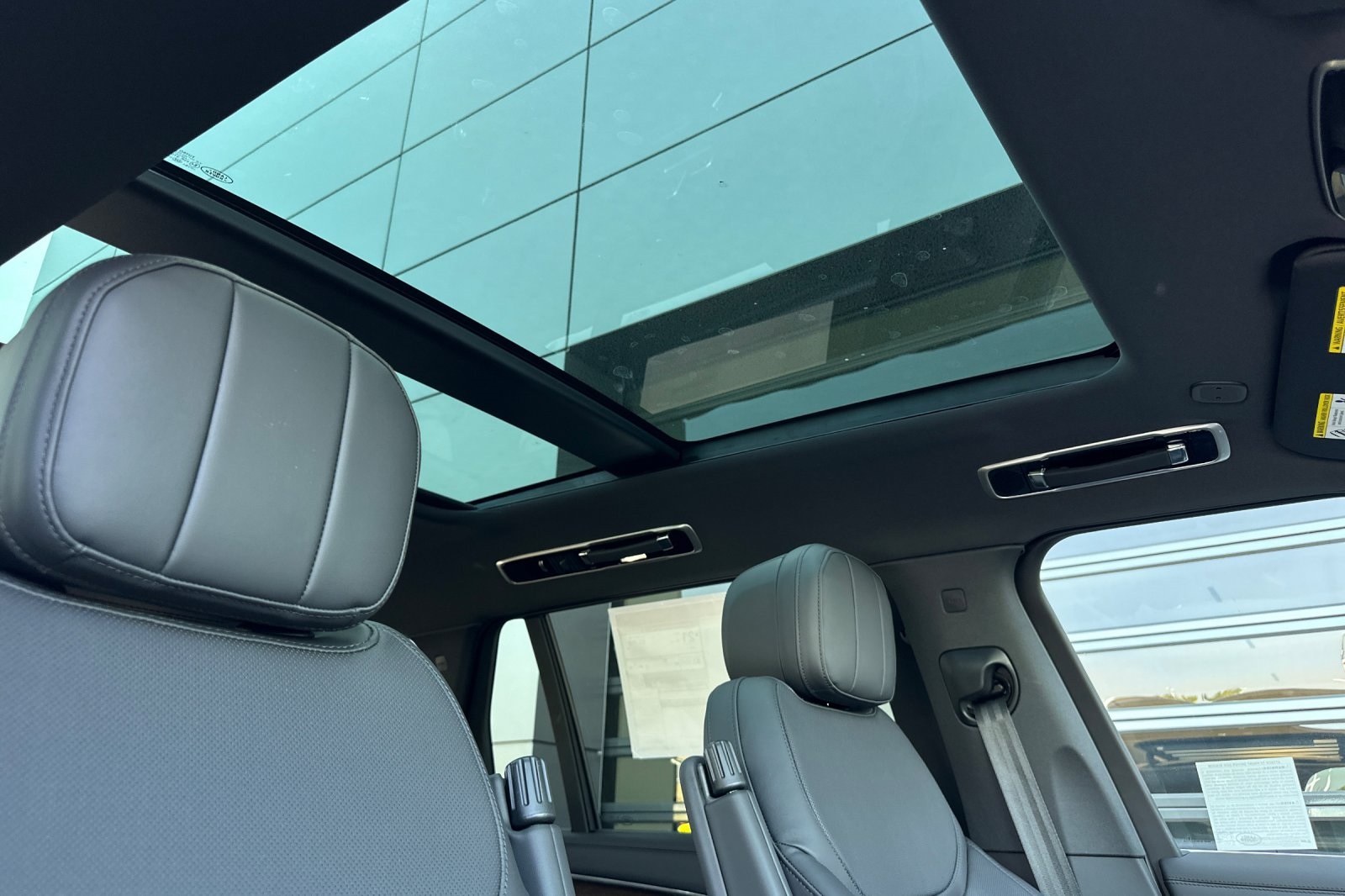 2025 Land Rover Range Rover SE photo 16