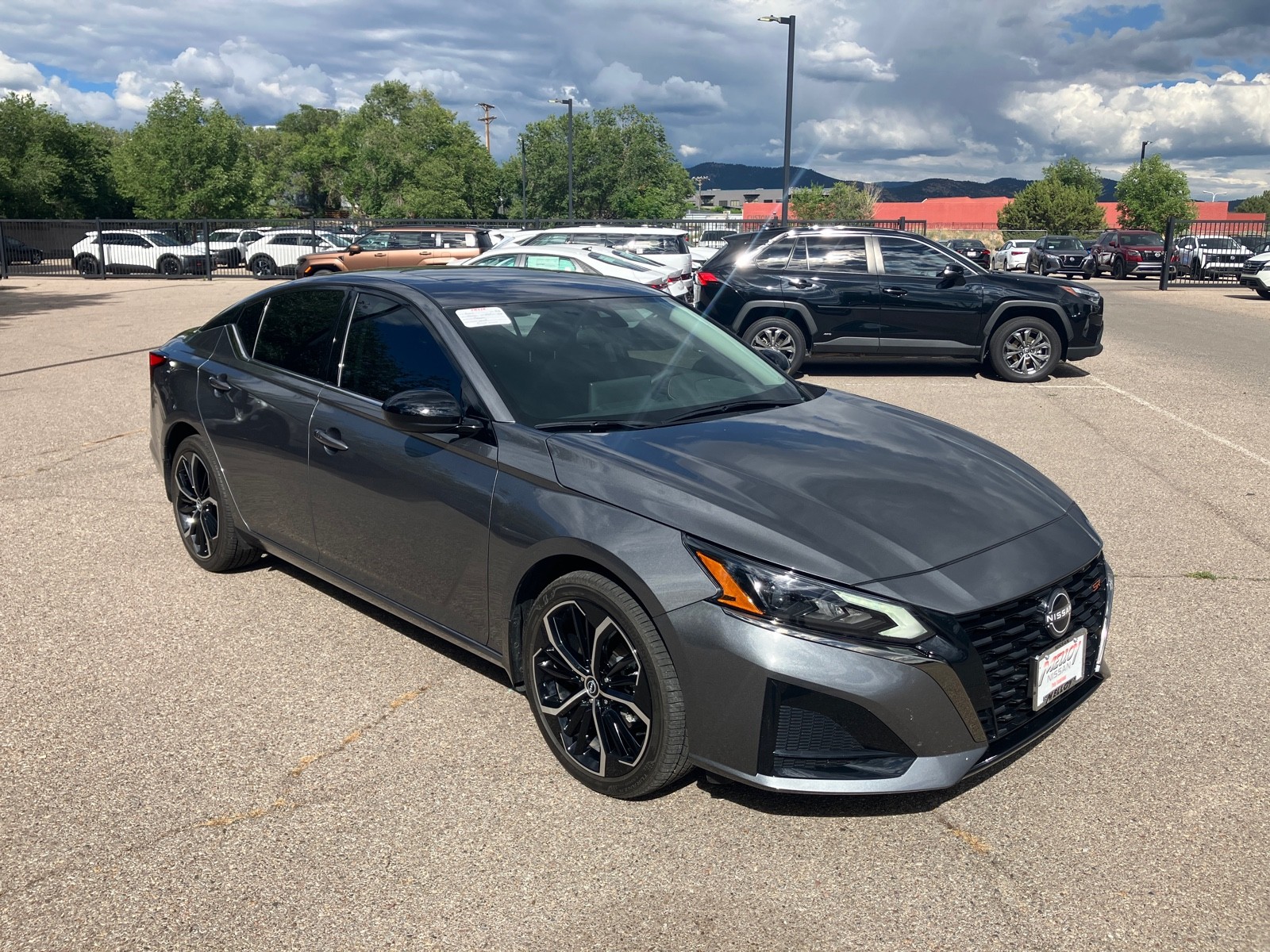 Used 2025 GRAY Nissan SR image 1