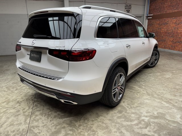 2026 Mercedes Benz GLS 450 4MATIC photo 4