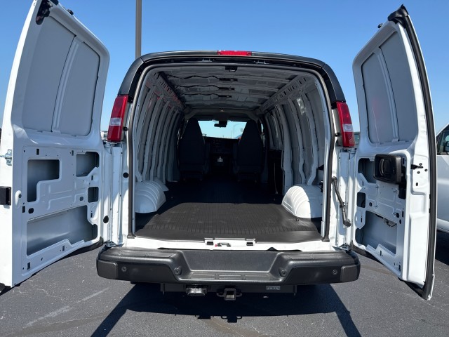 2025 Chevrolet Express Cargo 2500 photo 2