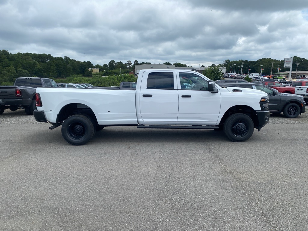2025 Ram 3500 Tradesman photo 4
