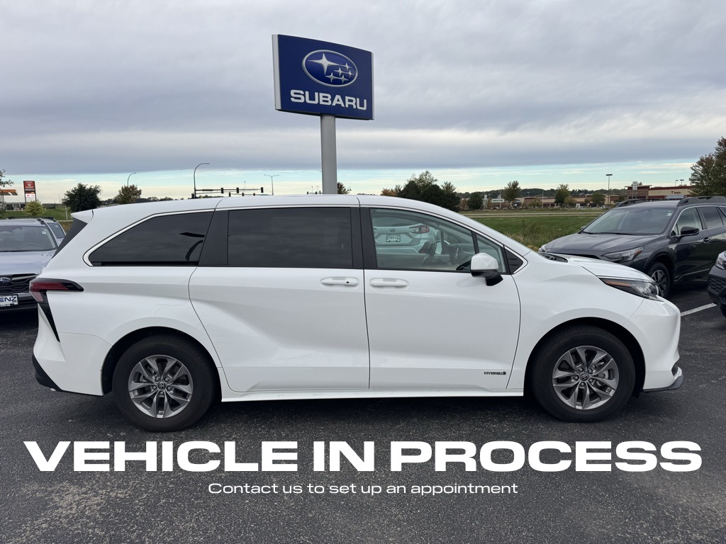 Used 2021 Toyota Sienna LE with VIN 5TDKSKFC8MS022119 for sale in Rochester, Minnesota