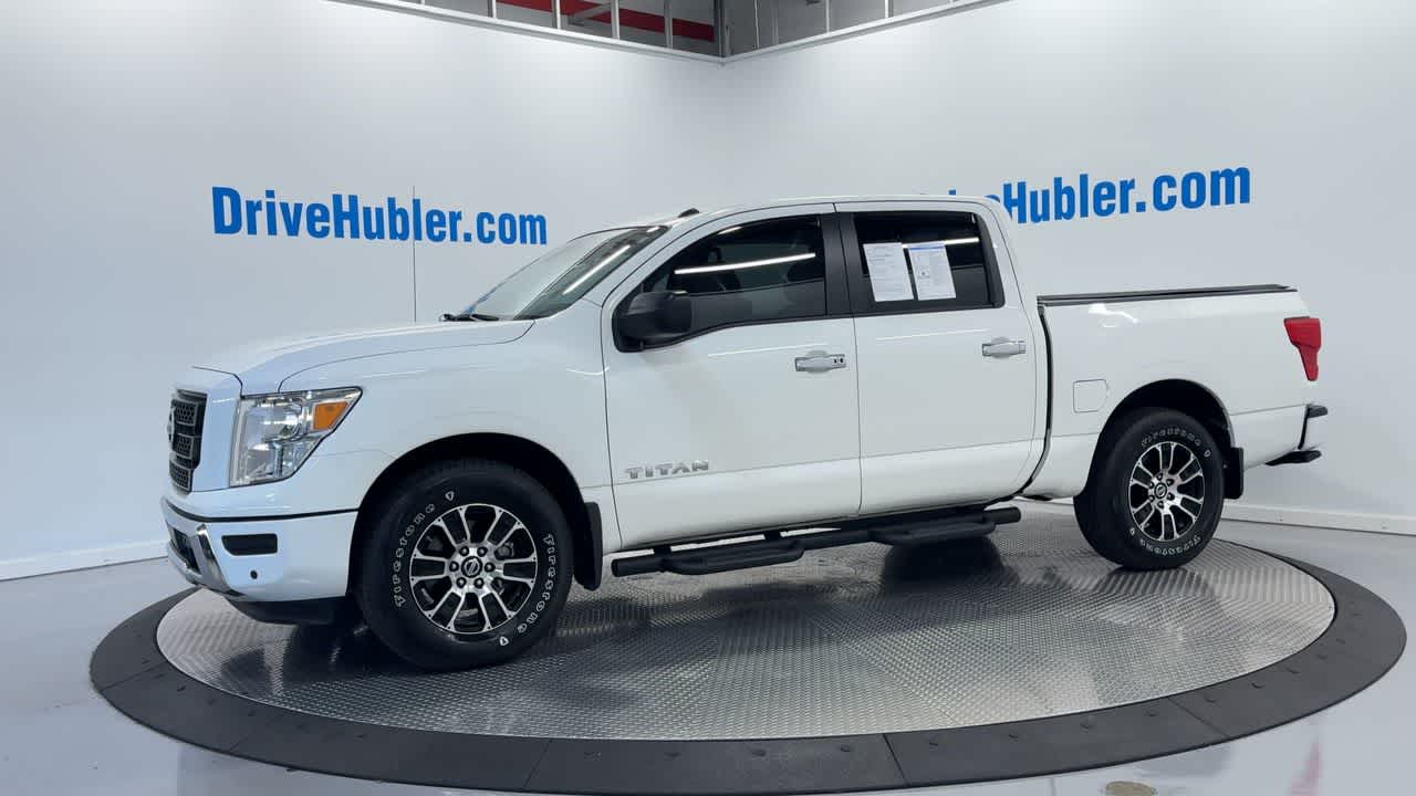 2021 Nissan Titan SV Crew Cab photo 3