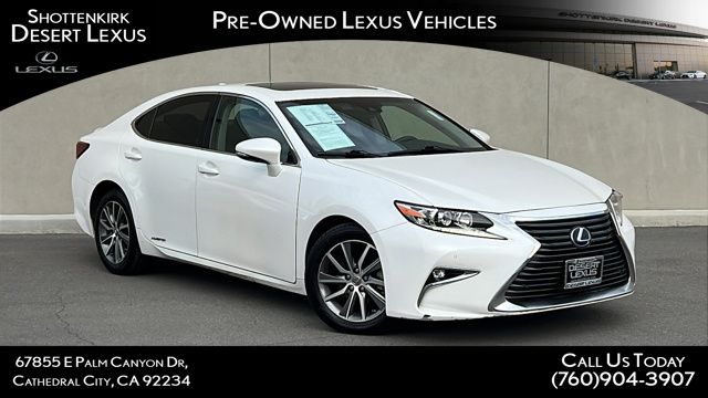 2016 Lexus ES 300h's photo