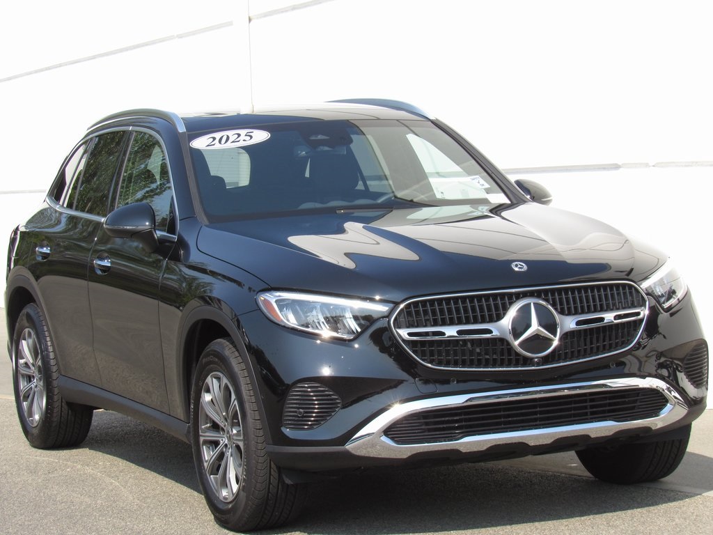 2025 Mercedes Benz GLC 300 4MATIC photo 2