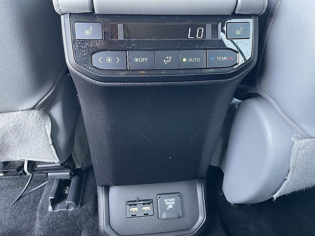 2021 Toyota Highlander Hybrid Platinum photo 12