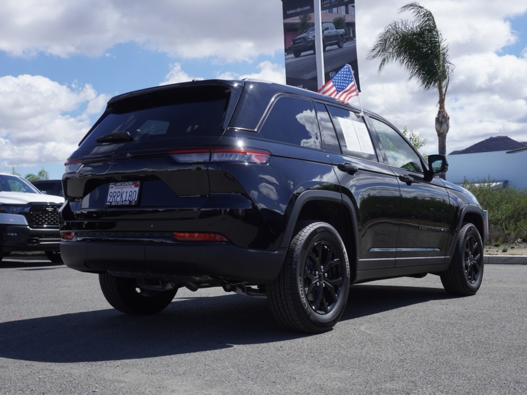 2025 Jeep Grand Cherokee Altitude photo 3