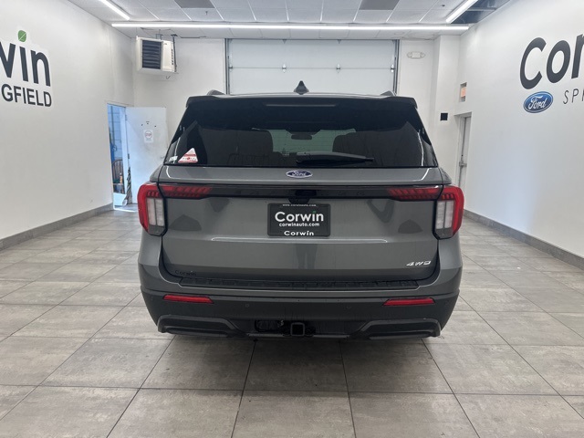 2025 Ford Explorer ST-Line photo 2