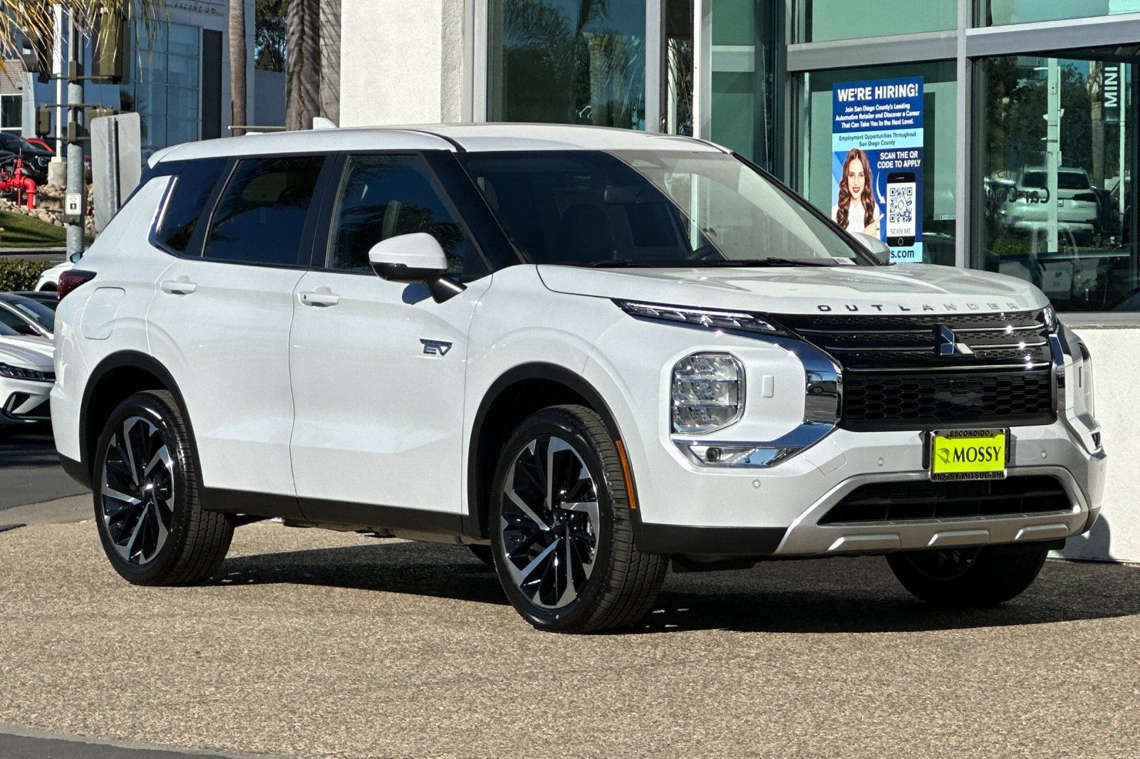 2025 Mitsubishi Outlander PHEV SE photo 2