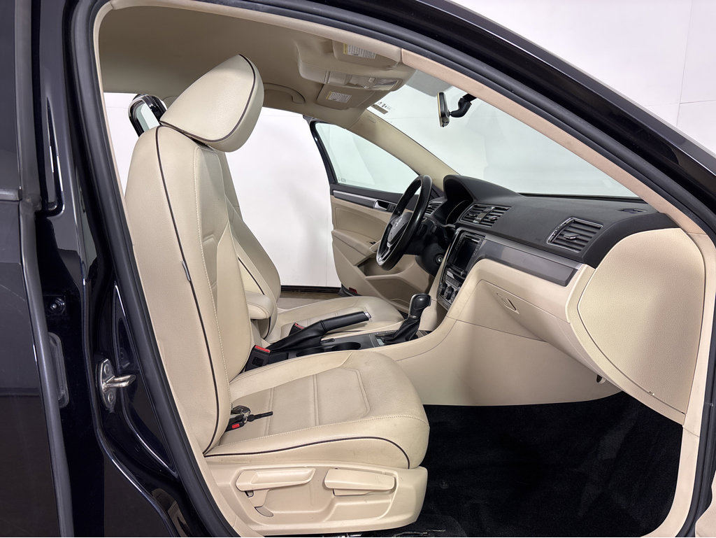 2018 Volkswagen Passat R-Line photo 4