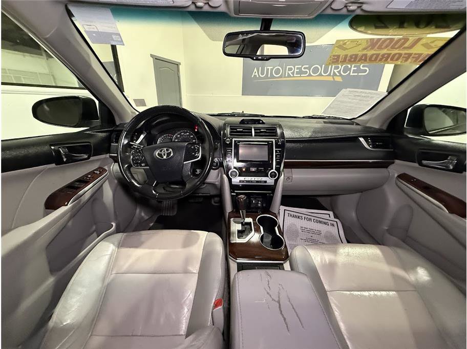 2012 Toyota Camry XLE photo 16
