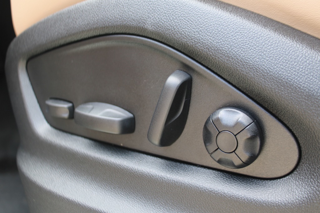 2026 Porsche Cayenne Coupe photo 21