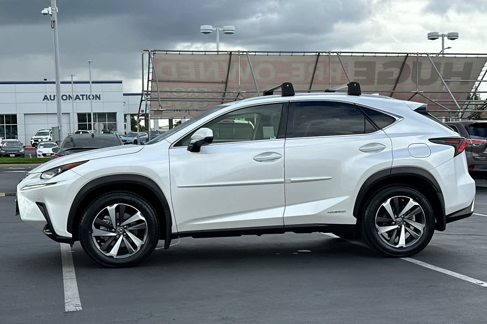 2020 Lexus NX 300h Premium photo 4