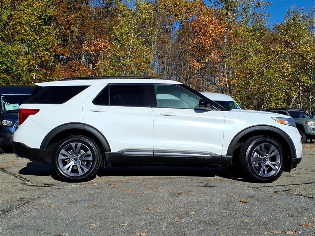 2022 Ford Explorer XLT Sport photo 2