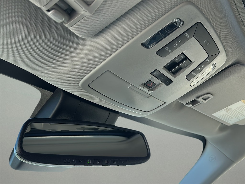 2025 Toyota Sienna XLE photo 11