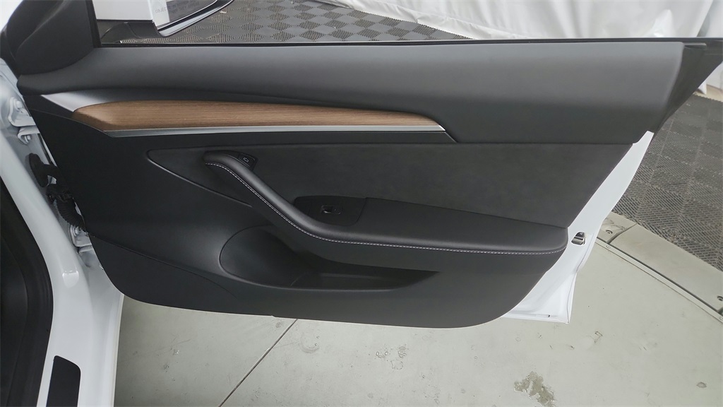 2023 Tesla Model 3 photo 11