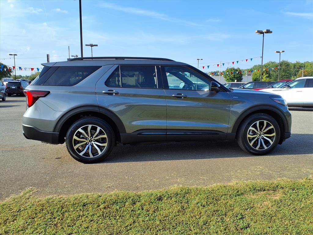 2025 Ford Explorer ST-Line photo 19